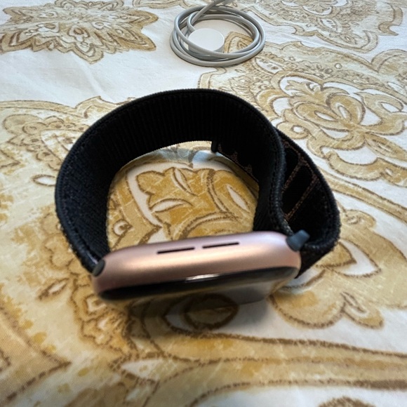 Apple Watch 6 series. 44mm - Picture 4 of 8